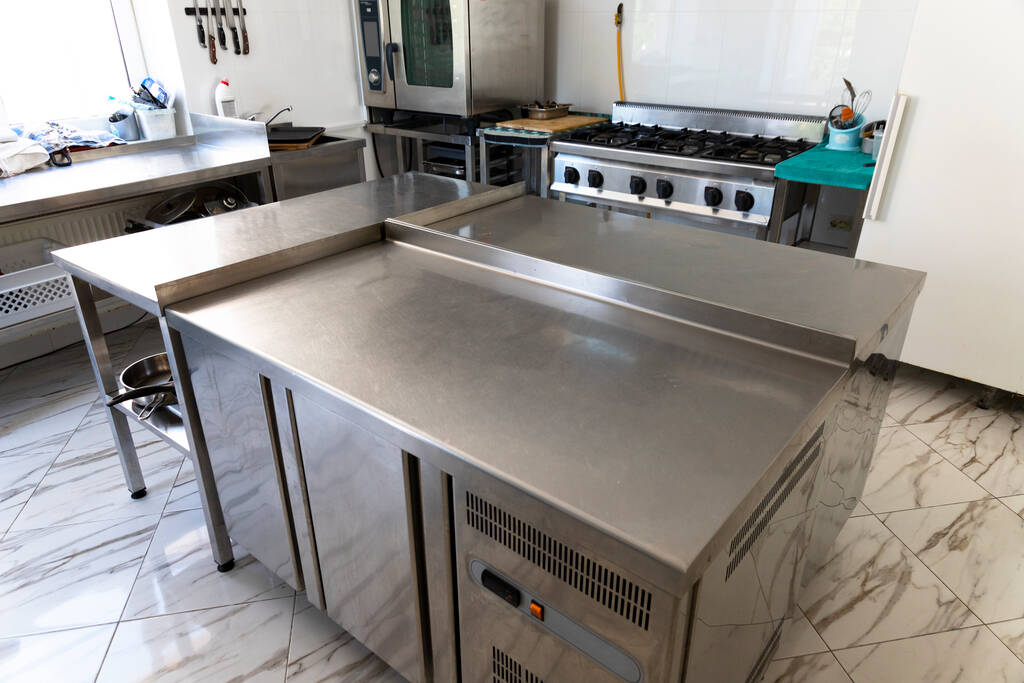 What are the types of laboratory benches Affordable lab benches